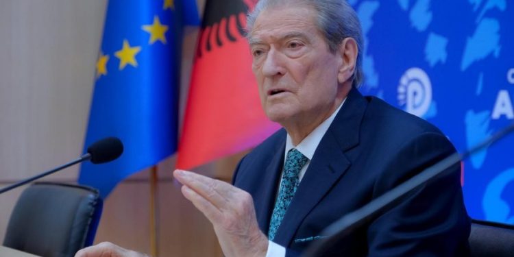 A do të bëjë koalicion me Ramën për integrimin në BE? Ja si përgjigjet kreu i PD, Sali Berisha