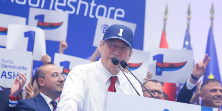 Berisha: Lubia që sillet si truproja e Edi Ramës harxhon vetëm për lavazhin e makinës së saj 10 mijë euro çdo muaj