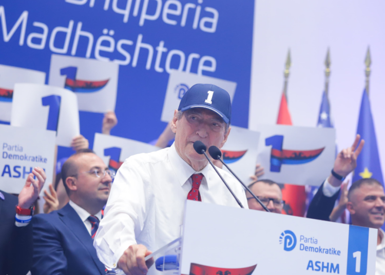 Berisha: Lubia që sillet si truproja e Edi Ramës harxhon vetëm për lavazhin e makinës së saj 10 mijë euro çdo muaj
