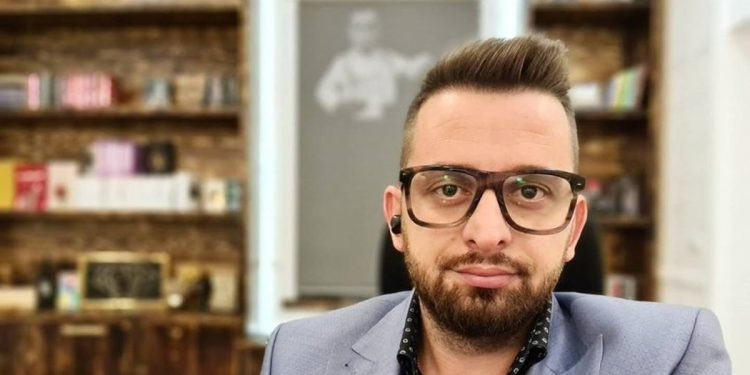 PD denoncon në KQZ Erion Isain: Kryebashkiak ushtar i PS-së! Ka kryer fushatë që nga Janari, përdor postin publik