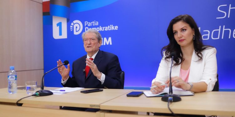 Berisha: Kultura është më keq se në çdo pushtim! Arti i Ramës u vlerësua si ‘shkarravina të një adoleshenti të droguar’