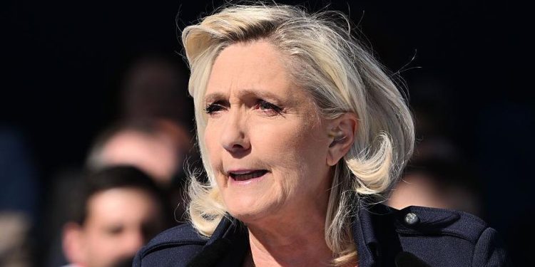 Le Pen u bën thirrje mbështetësve: Do të luftoj një vendim politik, jo gjyqësor