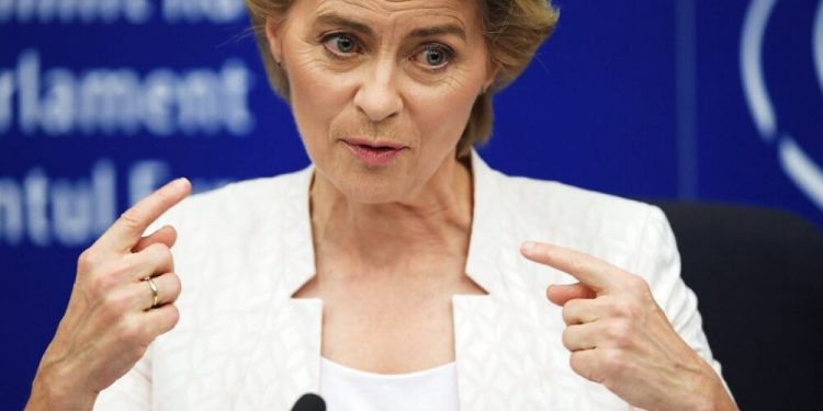 BE ndalon tarifat hakmarrëse kundër SHBA-së/ Presidentja e KE: Shans për negociata!