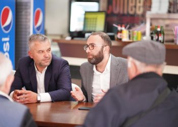 Programi i PD/ Bardhi takim me qytetarët në Lushnjë: Asnjë pension nuk do të jetë nën 200 euro…