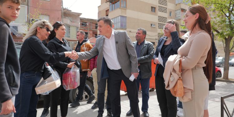 Flamur Noka në Korçë: Pas 11 majit, minimum jetik 200 euro dhe zero taksë për biznesin e vogël