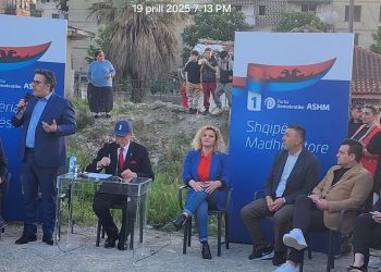 Takimi në Kombinat/ Artur Roshi: Opozita ofron zgjidhje konkrete për banorët e prekur nga tërmeti i vitit 2019