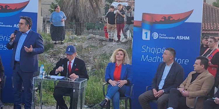 Takimi në Kombinat/ Artur Roshi: Opozita ofron zgjidhje konkrete për banorët e prekur nga tërmeti i vitit 2019