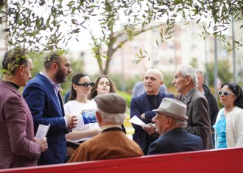 ‘Më pak taksa, më shumë punë dhe para’, Bardhi takime me biznesin e vogël në Fier