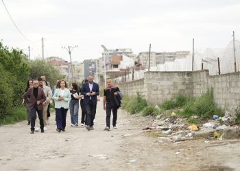 Lagjja që votoi PS-në, e zhytur në plehra/ Bardhi në Mbrostar: Kjo është tradhti ndaj qytetarëve, më 11 maj vjen ndryshimi!
