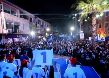 Artur Roshi: Kavaja tregoi madhështinë e saj pro-perëndimore! Mesazhe të forta nga Brukseli për ndryshim në Shqipëri