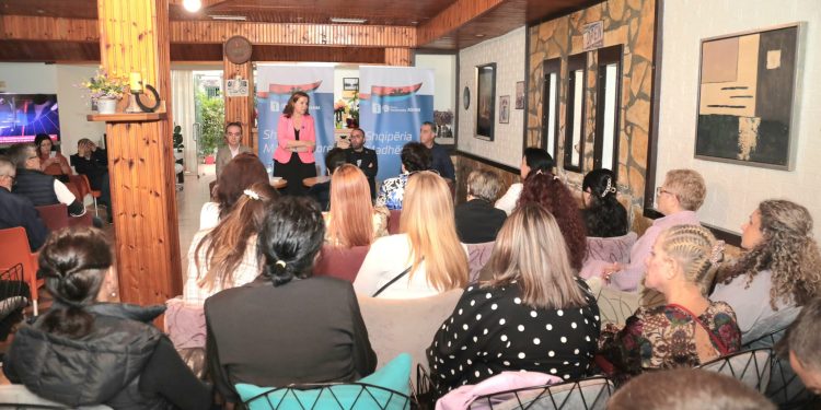 Gazment Bardhi në Fier: Mbi 30 shkolla të mbyllura në 12 vite, PD ofron zgjidhje për arsimin