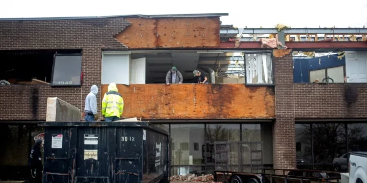 Tragjike, të paktën 16 të vdekur nga stuhitë në SHBA