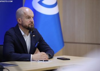 Ylli i Ramës: e bardhë, a jeshile…