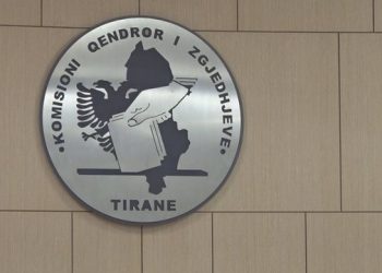 Probleme me shpërndarjen e votës në diasporë/ Zarfet poshtë derës dhe jo në dorë, KQZ: Shqetësimet do t’i adresojmë te kompania