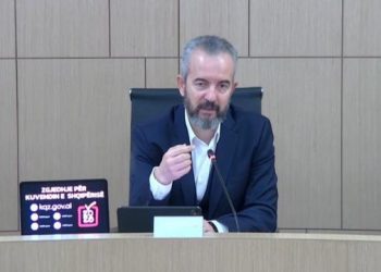 “Çdo zgjedhës do ta marrë personalisht zarfin zgjedhor!” Celibashi: Nis prodhimi i fletëve të votimit për diasporën, përgatiten në Slloveni