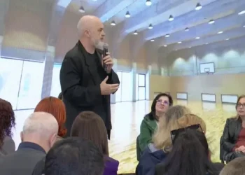 Rama: Paga mesatare për mësuesit brenda kësaj dekade do të jetë 1250 euro…