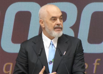 ‘Myslimanët i falen Allahut 5 herë në ditë!’/ Rama: Ne i falemi BE-së mëngjes, drekë, darkë