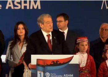 Berisha fton shqiptarët në çeljen e fushatës elektorale: Të mbidhemi për Shqipërinë Madhështore