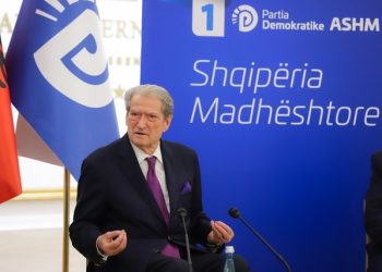 Berisha: Rama dhe ministrat e tij po vrasin konkurrencën në turizëm! Grabiti 24 hektarë tokë vetëm pse është kryeministër