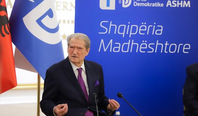 Berisha: Rama dhe ministrat e tij po vrasin konkurrencën në turizëm! Grabiti 24 hektarë tokë vetëm pse është kryeministër