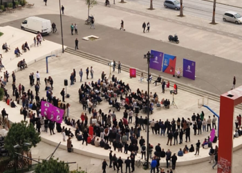 “Vlorës i ka rënë flaka”/ Artan Hoxha ndan pamje nga takimi elektoral i Vengut dhe Çuçit: Nuk kanë mbledhur dot njerëz as aq sa klandestinë mbante skafi i Bokes