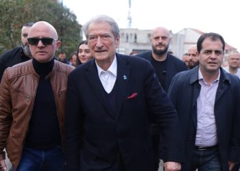 Gjykatësi ktheu për hetim dosjen e sarajeve të Surrelit/ Berisha: Në Skap ka rënë bomba, Dumani do e shpëtojë sërish Ramën