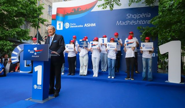 Berisha në Tiranë: Në 100 ditët e para vendosim minimumin jetik prej 200 eurosh