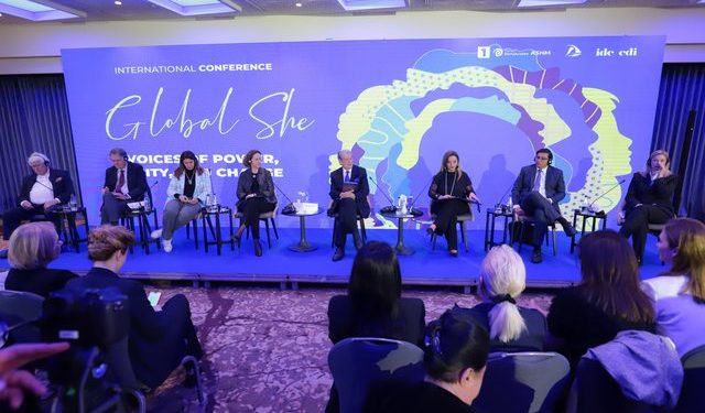 Berisha takim me banorët e degës 11 Tiranë: Këto 12 vite kanë qenë më të vështirat për gratë dhe vajzat shqiptare