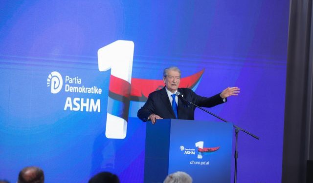 Berisha shqiptarëve në Selanik: Kurrë mos harroni Kapshticën, se si ky antishqiptar ju la 4 ditë në tokën e askujt