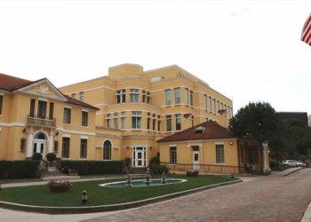Viza për SHBA/ Apeli i Ambasadës: Shmangni agjencitë, aplikimi kushton vetëm 185 dollarë