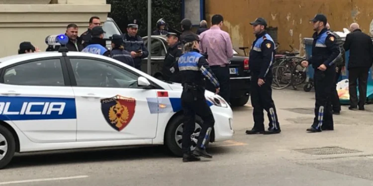 Pengmarrje në Lezhë/ Një person është futur me forcë në një automjet