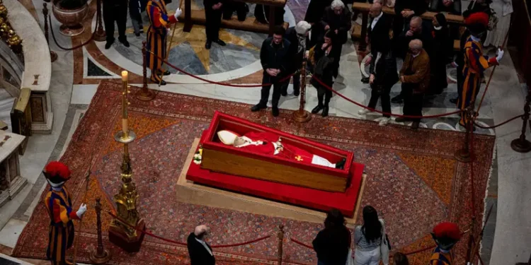 Përcillet sot në banesën e fundit Papa Françesku, mbi 250 mijë njerëz të pranishëm