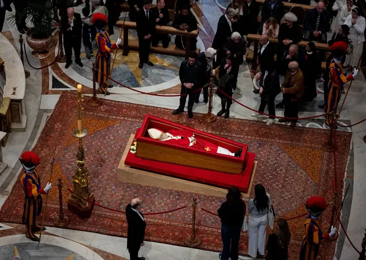 Përcillet sot në banesën e fundit Papa Françesku, mbi 250 mijë njerëz të pranishëm