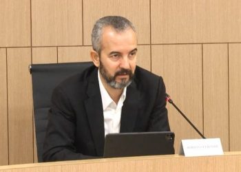 ‘Janë prodhuar më shumë zarfe B!’ Celibashi e pranon problematikën e denoncuar nga PD