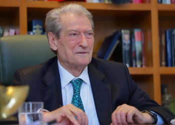 Berisha premton: Fëmijët, 8 orë në shkollë. Tolerancë zero ndaj dhunës