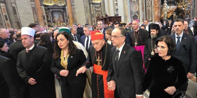 Presidenti Begaj kryen homazhe për Papa Françeskun në Vatikan