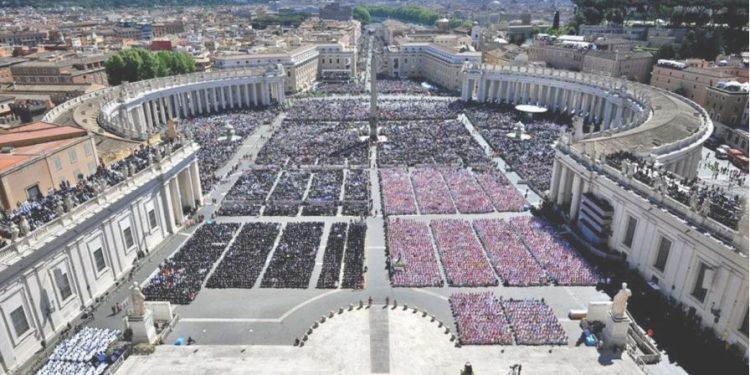 Pesë momentet historike nga varrimi i Papa Françeskut