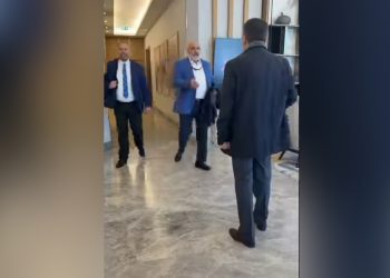 LaCivita mbërrin në Shqipëri/ Mediu: Bashkë me Berishën dhe opozitën për një ndryshim të madh