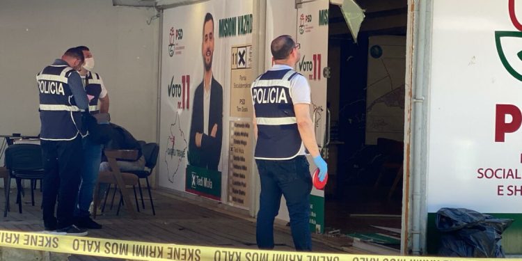 U konfliktuan me një të ri te zyra e PSD, policia shpall në kërkim babë e bir