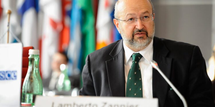 Zgjedhjet më 11 Maj/ Kreu i misionit vëzhgues së OSBE-ODIHR mbërrin në Tiranë