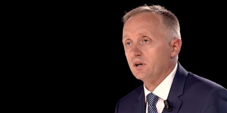 Pasaporta në Bruksel, tigani në Tiranë