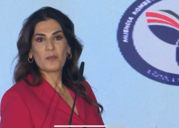 Skandali/ E-Albania dështon në prani të Ramës, Karçani në siklete: Gabon dhe ‘Diella’