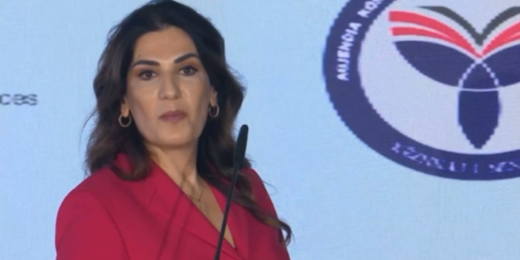 Skandali/ E-Albania dështon në prani të Ramës, Karçani në siklete: Gabon dhe ‘Diella’