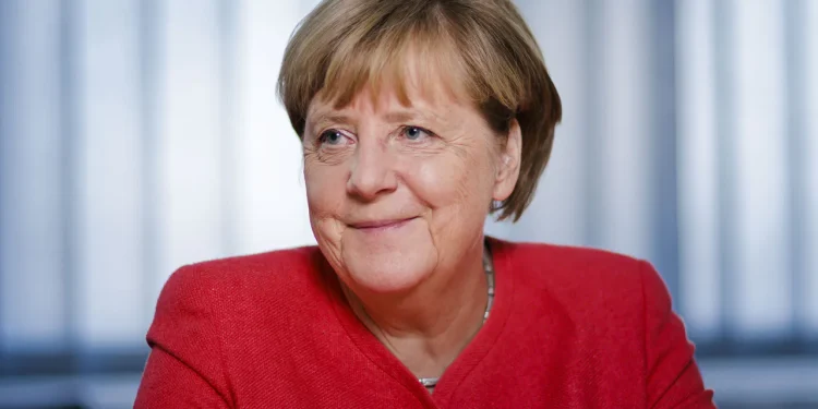 Angela Merkel mirëpret politikën më të rreptë të imigracionit në Gjermani/ Ish-kancelarja kritikon tarifat e Trump