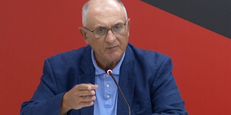 Vasili: Qeverisja e Ramës po digjet si autobuzët urbanë në Tiranë…