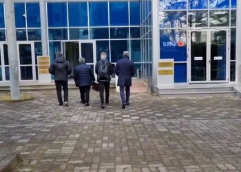 Seanca paraprake/ Bardh Spahia paraqitet në GJKKO