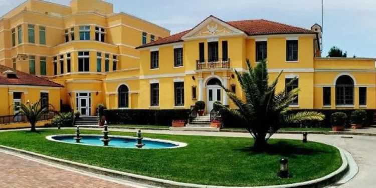 Ambasada e ShBA në Tiranë me sistem të ri për takimet e vizave, nga data 30 maj 2025