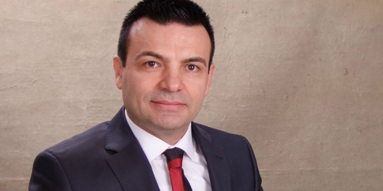 Pasaporta e BE që Rama thotë, si Rubineti i Qumështit dhe i Birrës në çdo familje shqiptare që  premtonte Partia Komuniste…