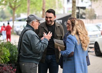 Belind Këlliçi takon qytetarët në Degën 9: Ulëritëse, pensionistët jetojnë me pensione mizerabël