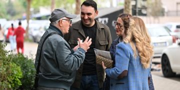 Belind Këlliçi takon qytetarët në Degën 9: Ulëritëse, pensionistët jetojnë me pensione mizerabël